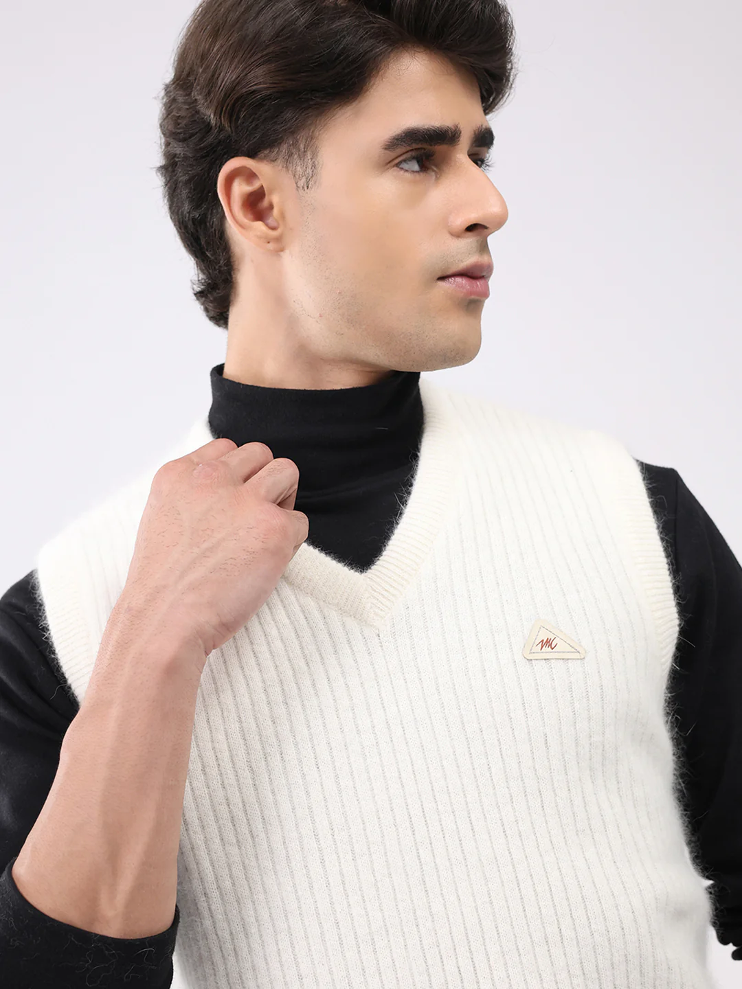 Men White Solid V Neck Sleeveless Sweater - Image 6