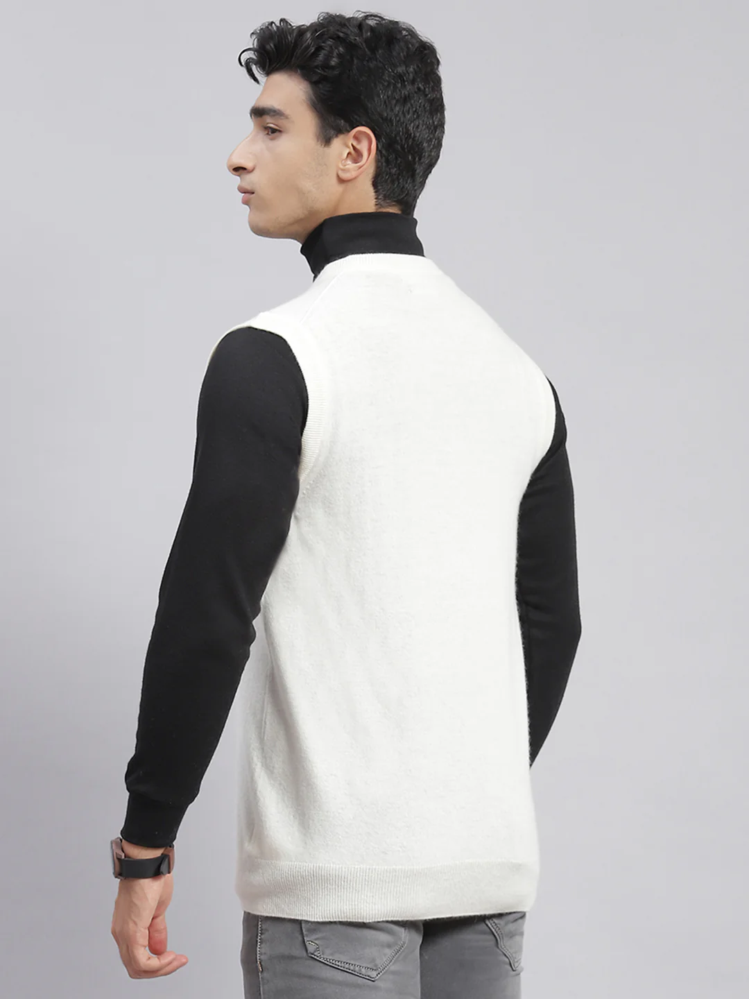 Men White Solid V Neck Sleeveless Sweaters/Pullovers - Image 5