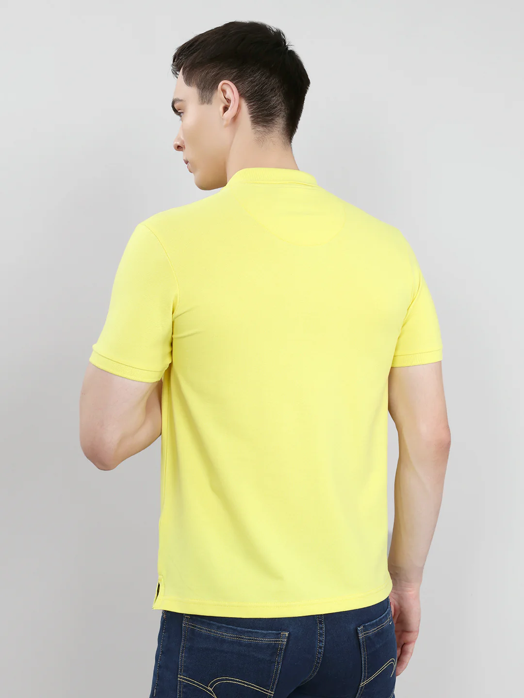 Men Yellow Solid Collar Half Sleeve T-Shirt - Image 4