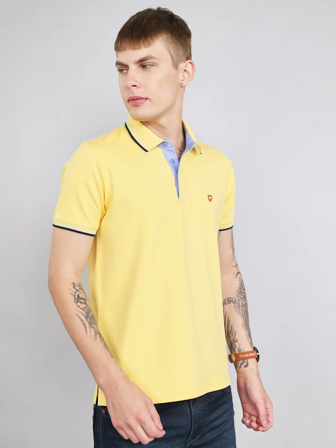 Men Yellow Solid Collar Half Sleeve T-Shirt - Image 2