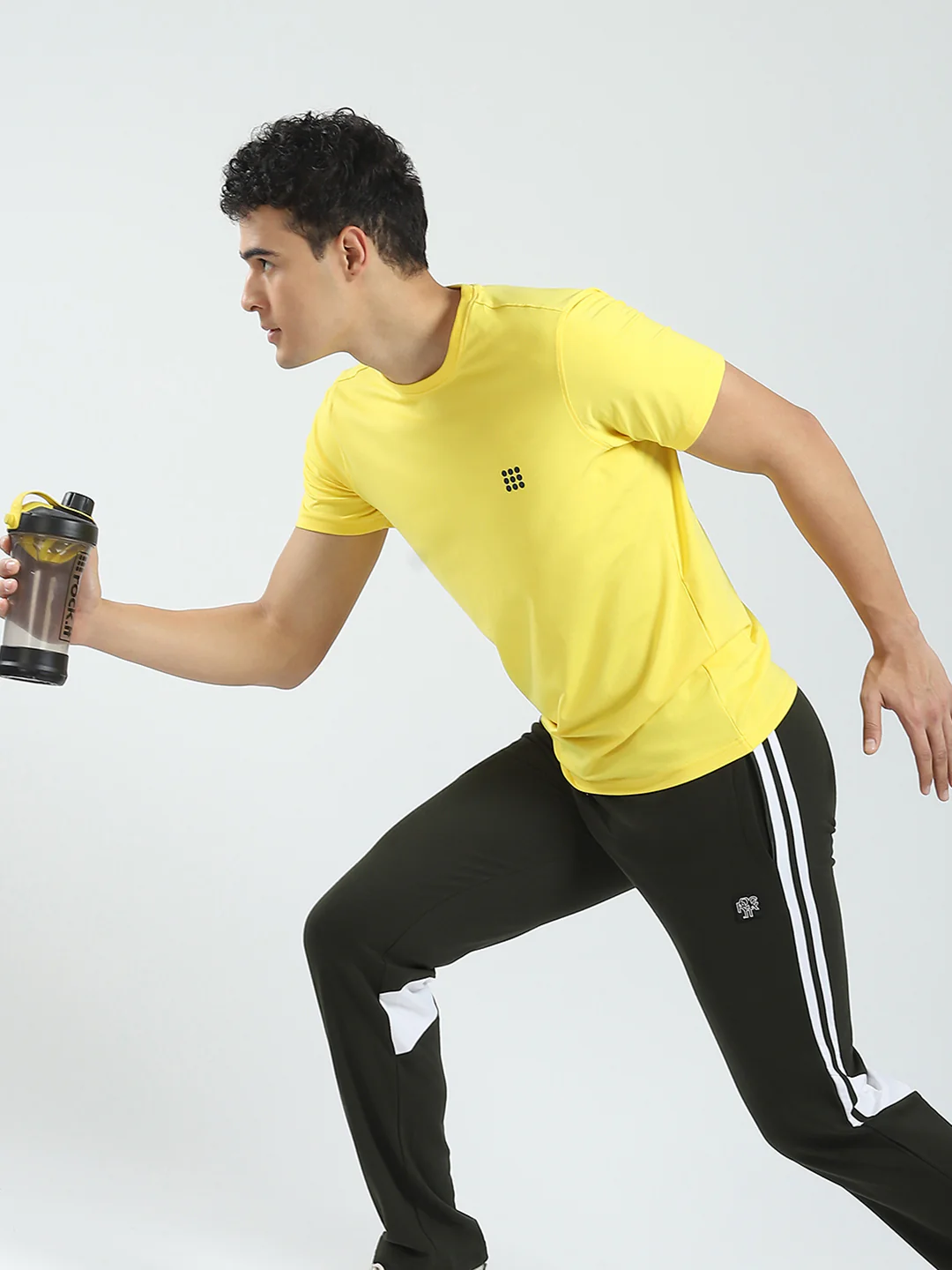 Rock.it Men Yellow Solid Round Neck Half Sleeve T-Shirt - Image 6