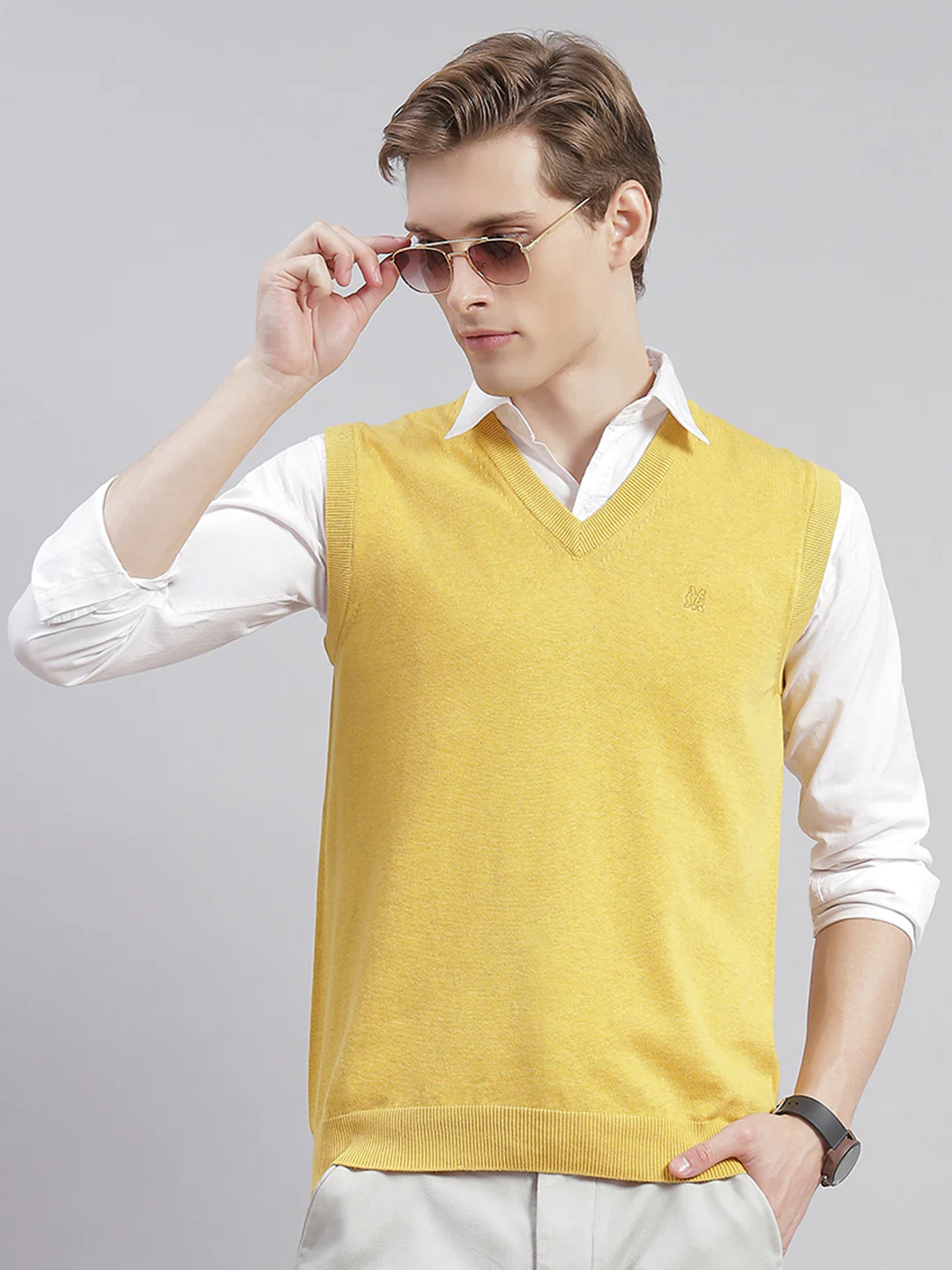 Men Yellow Solid V Neck Sleeveless Sweaters/Pullovers - Image 4