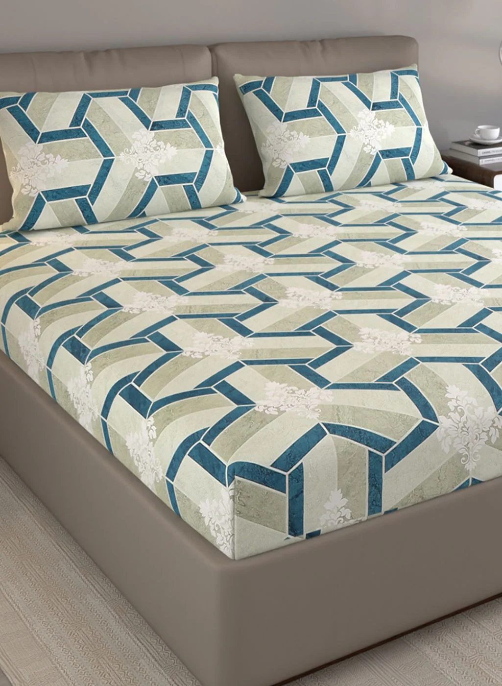 120TC Pure Cotton Queen Bedsheet with 2 Pillow Covers - Image 4