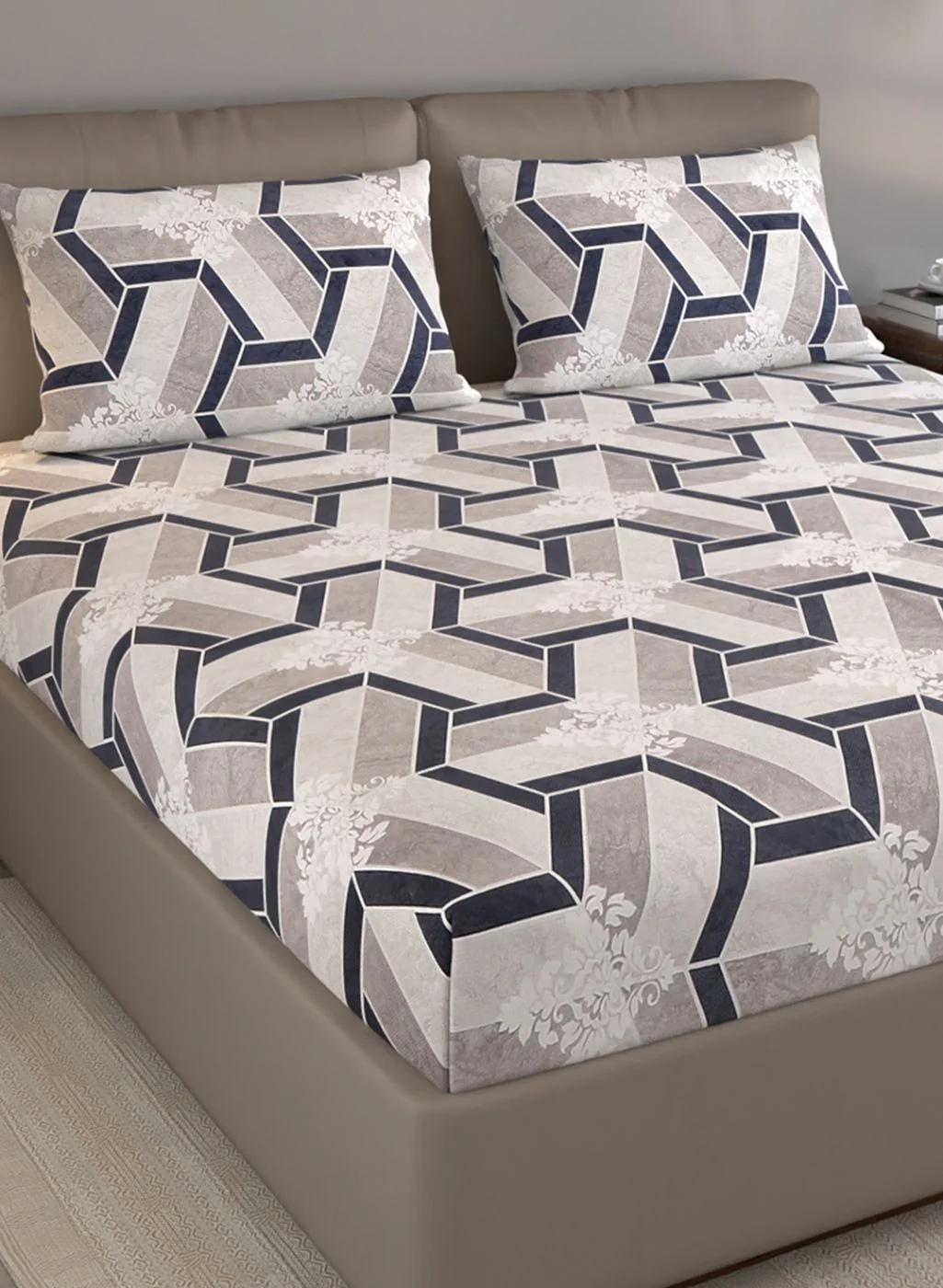 120TC Pure Cotton Queen Bedsheet with 2 Pillow Covers - Image 4
