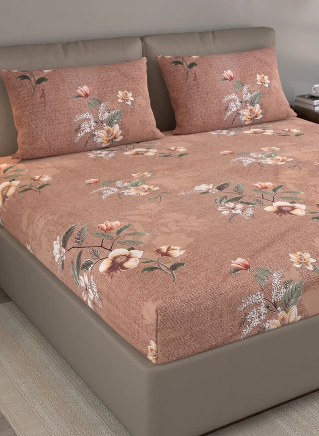 130 GSM Polyester Queen Bedsheet with 2 Pillow Covers - Image 4