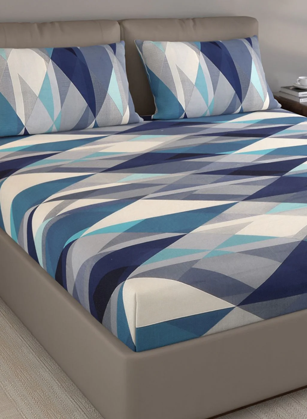 140TC Pure Cotton Queen Bedsheet with 2 Pillow Covers - Image 4