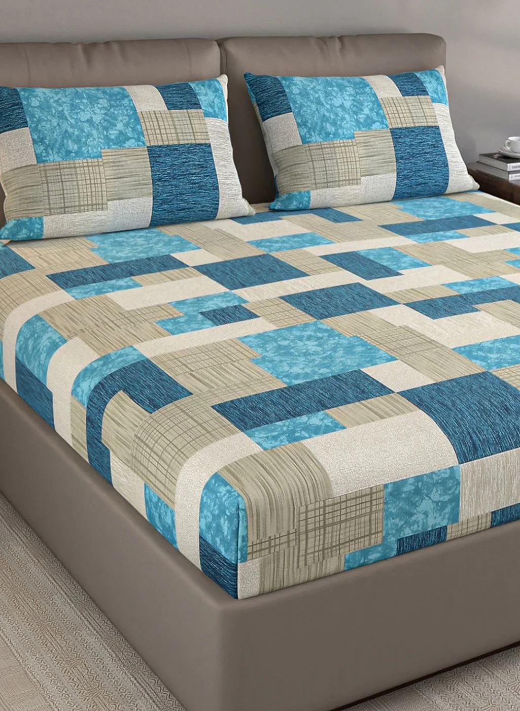 140TC Pure Cotton Queen Bedsheet with 2 Pillow Covers - Image 4