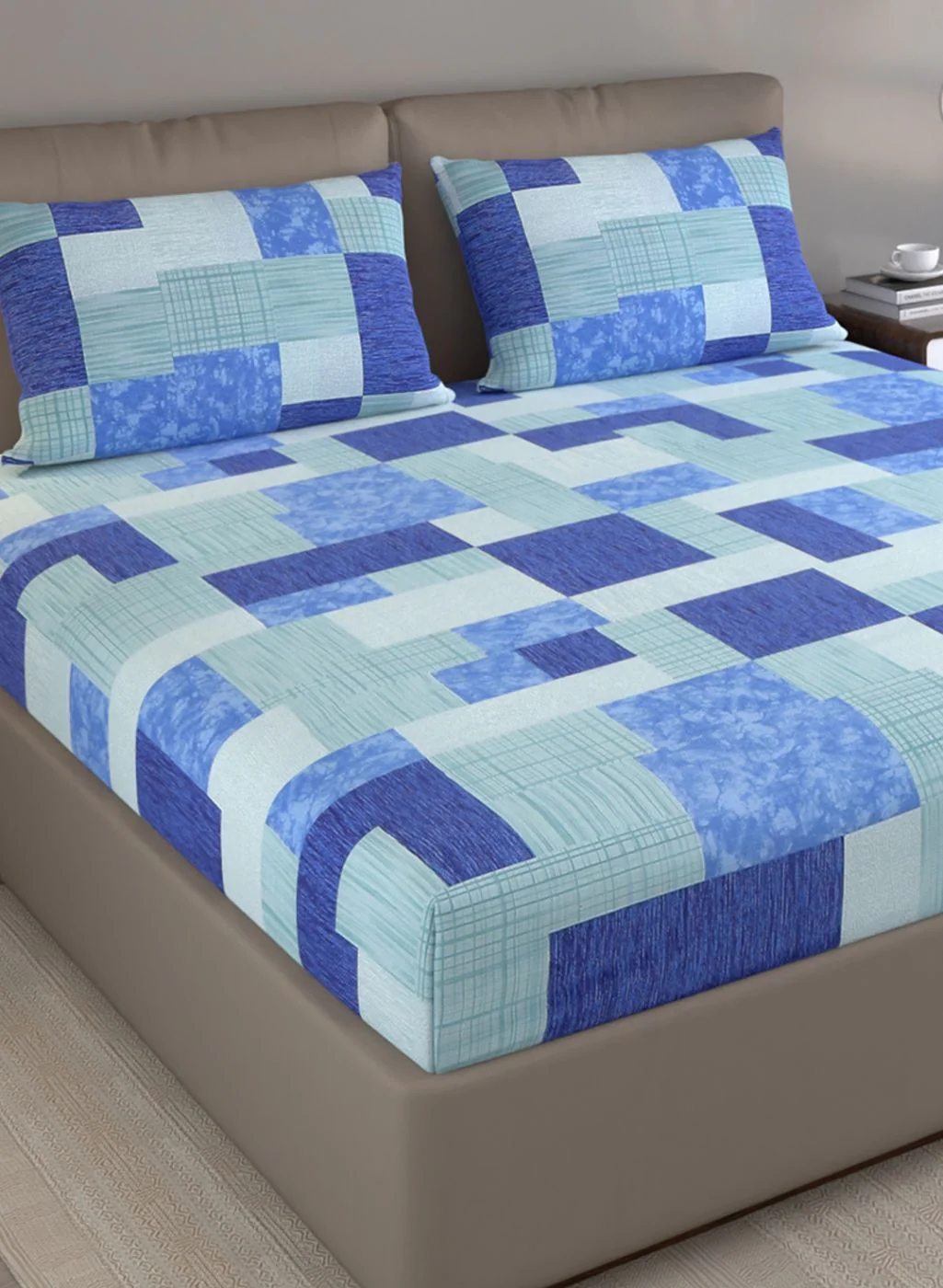 140TC Pure Cotton Queen Bedsheet with 2 Pillow Covers - Image 4