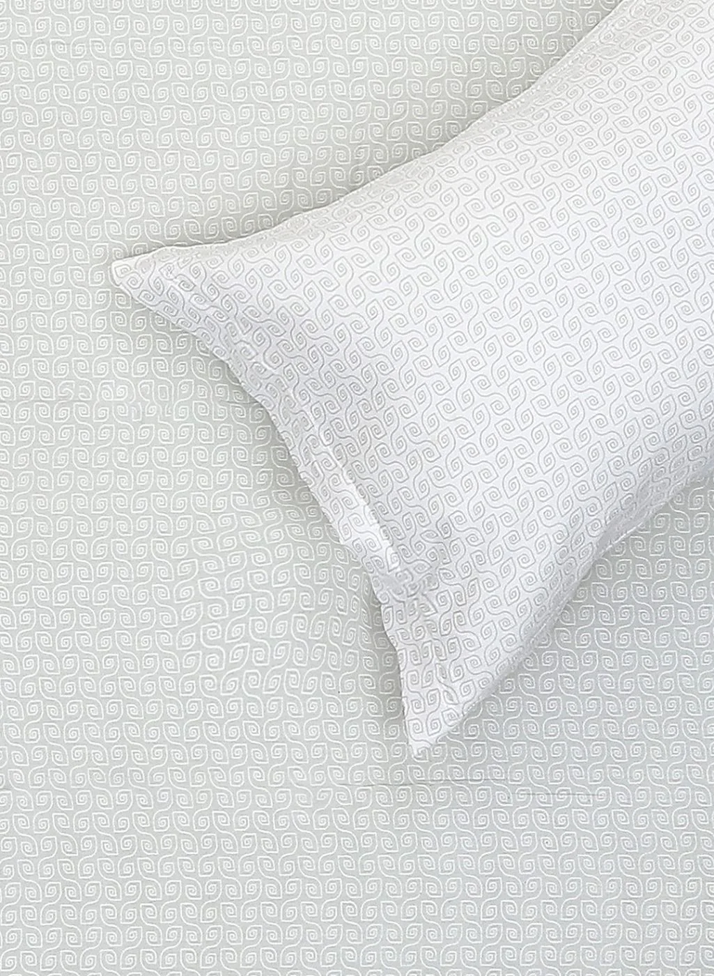210TC Pure Cotton Queen Bedsheet with 2 Pillow Covers - Image 5