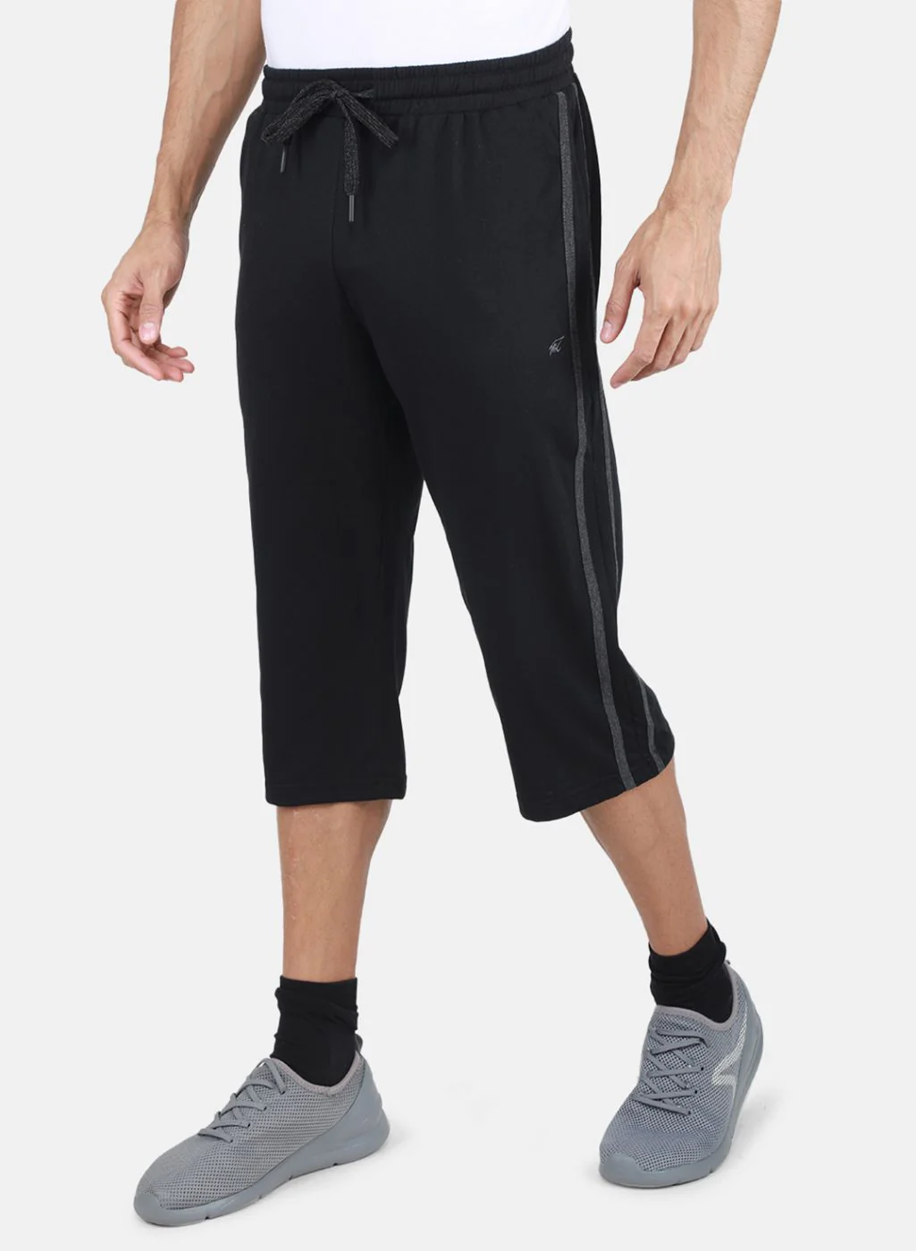 Men Black Solid Capri - Image 2