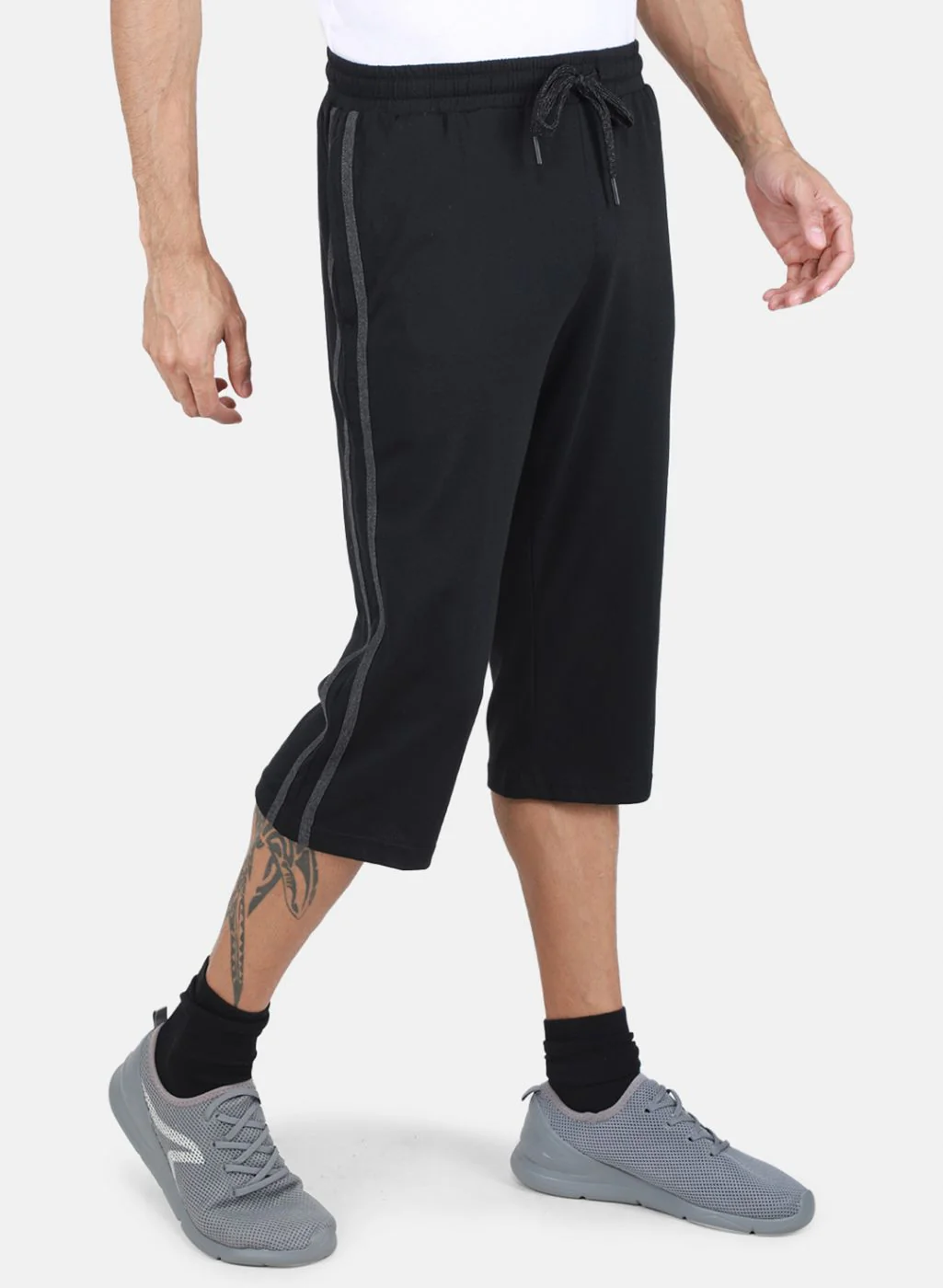 Men Black Solid Capri - Image 6