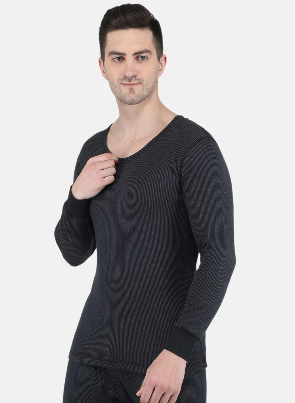 Men Black Solid Thermal Vest - Image 2