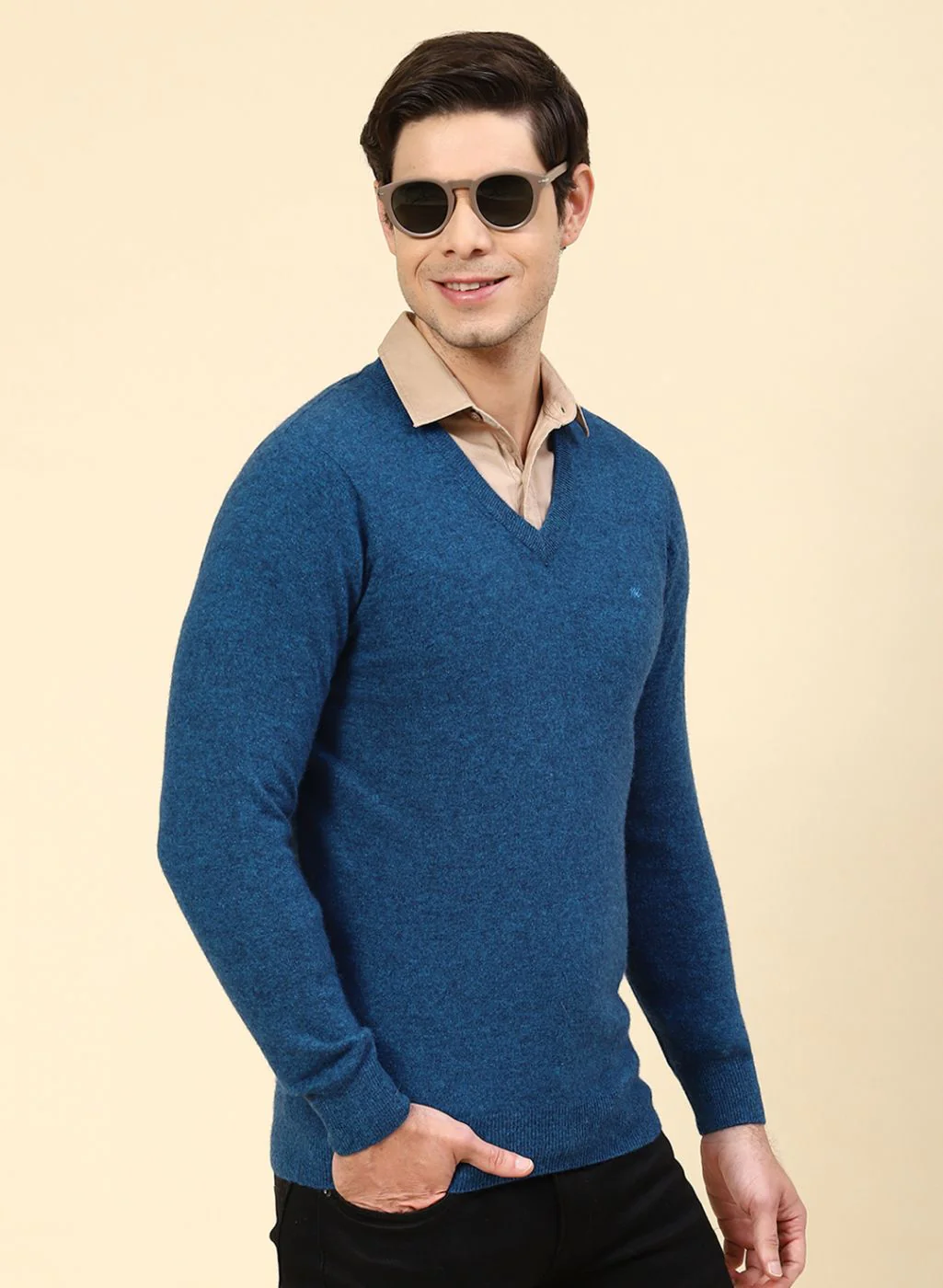 Men Blue Solid Lamb wool Pullover - Image 4