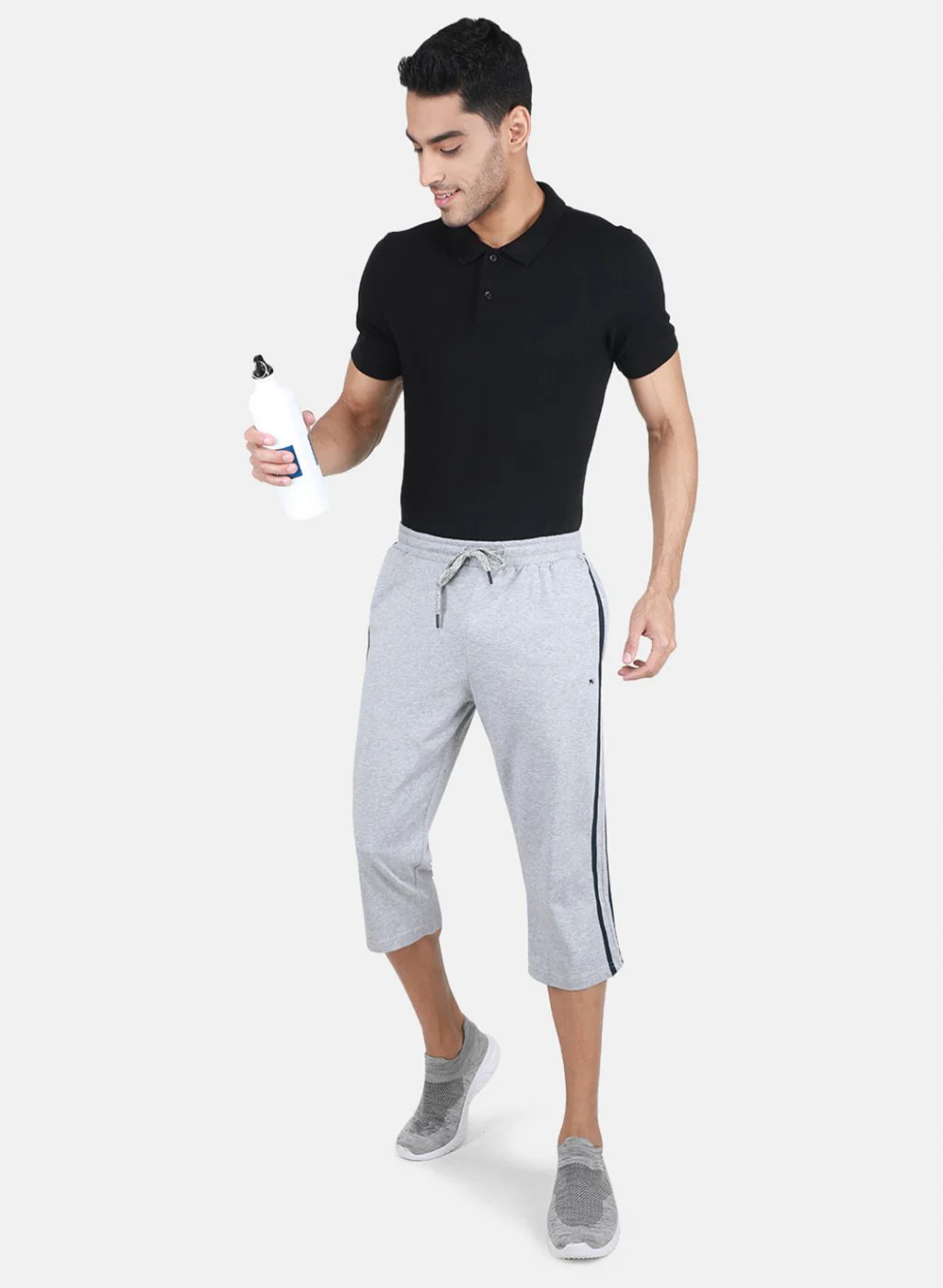 Men Grey Solid Capri - Image 4
