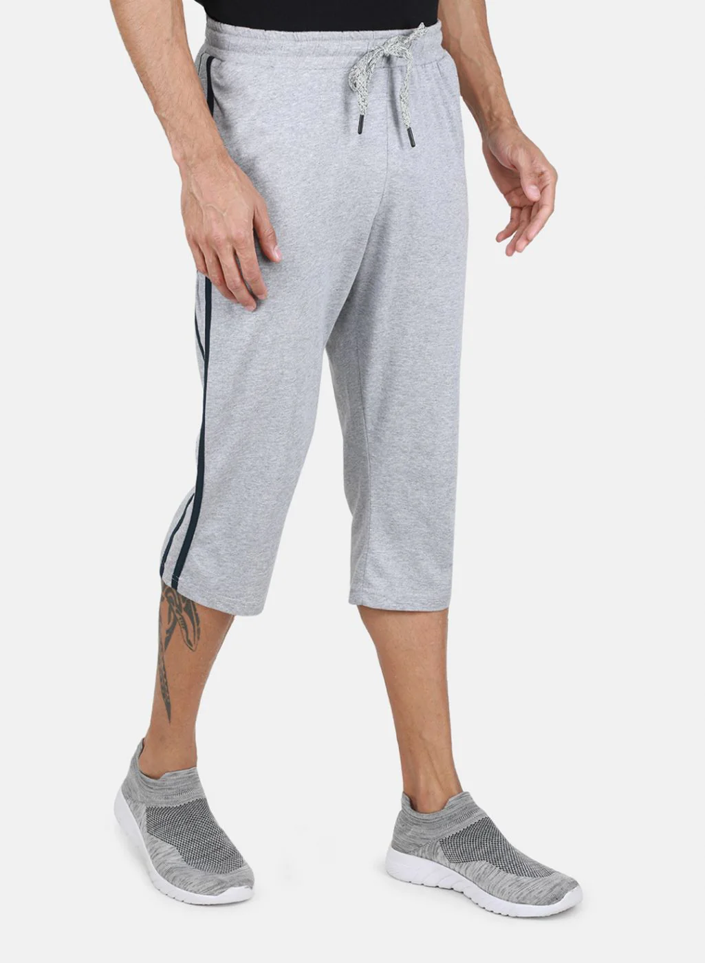 Men Grey Solid Capri - Image 6