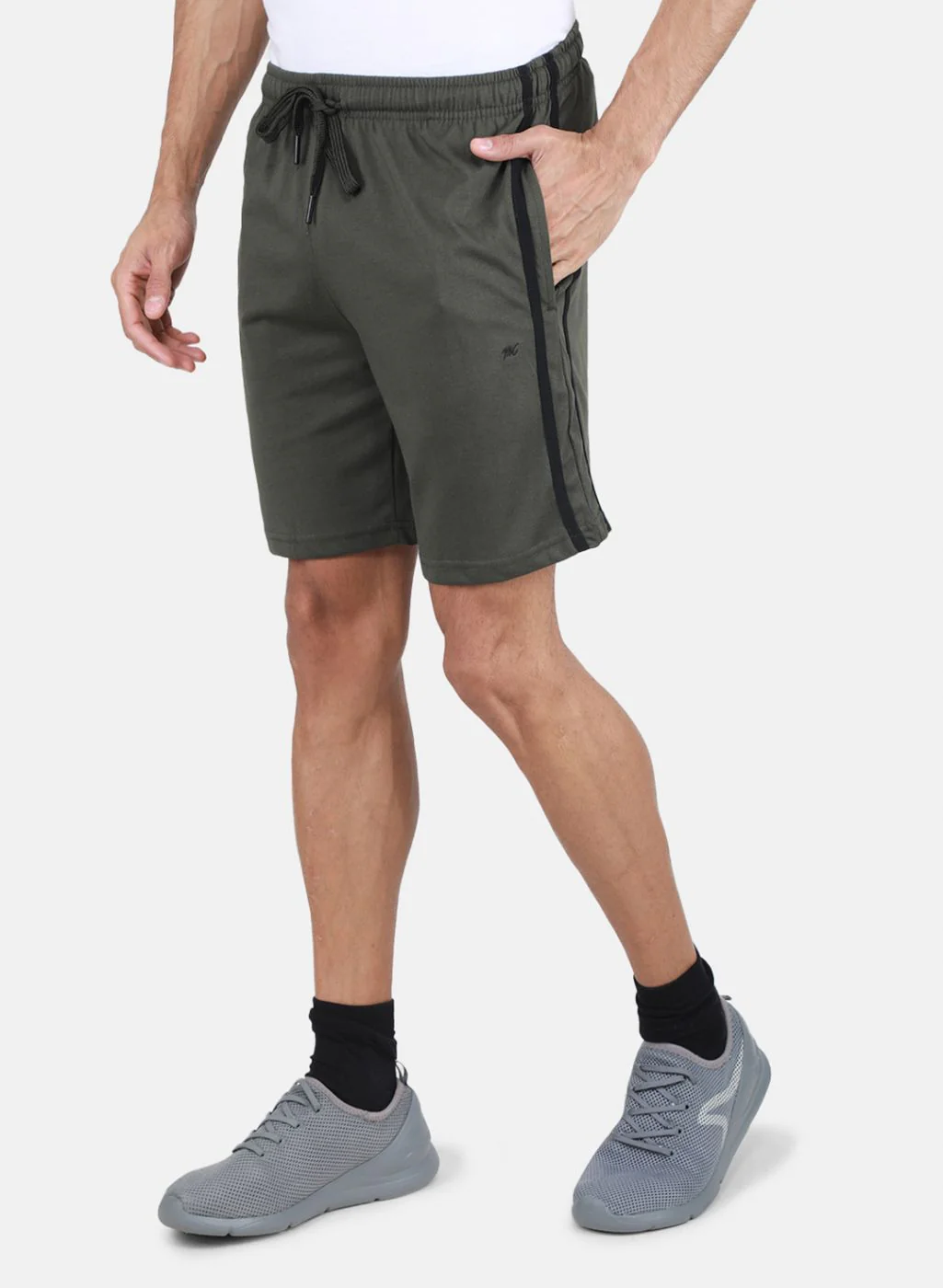 Men Olive Solid Bermuda - Image 2