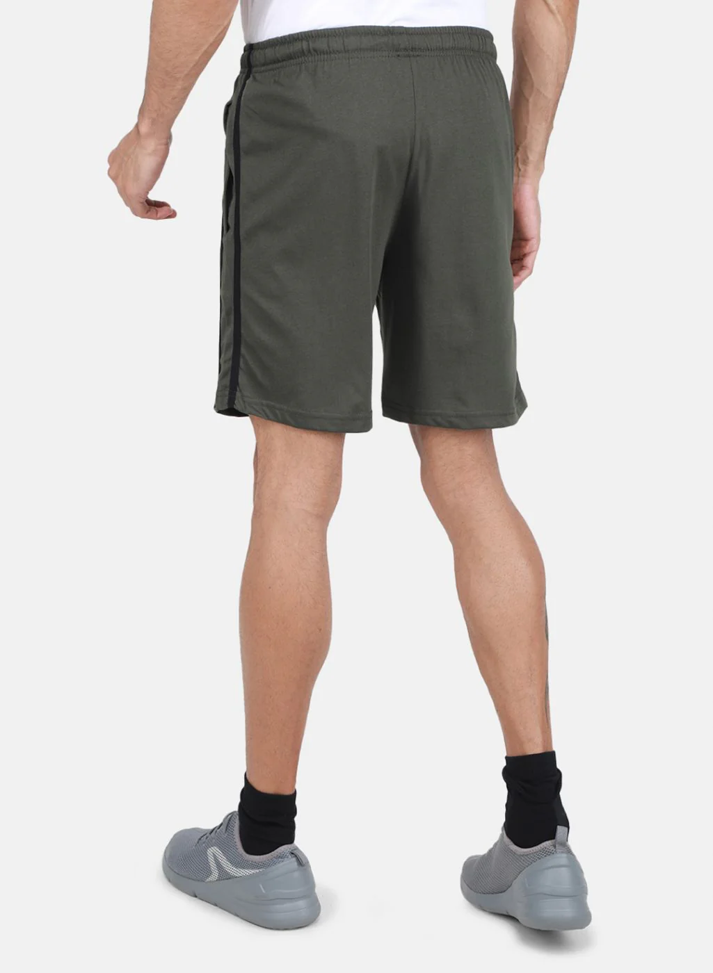 Men Olive Solid Bermuda - Image 3