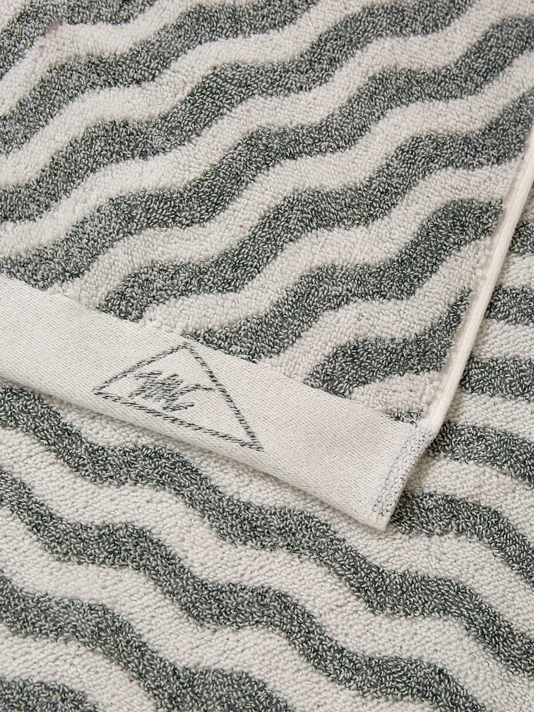 Premium Green & White Pure Cotton Self Design 500 GSM Hand Towel 2 Pc Set (Green Weave Collection) - Image 9