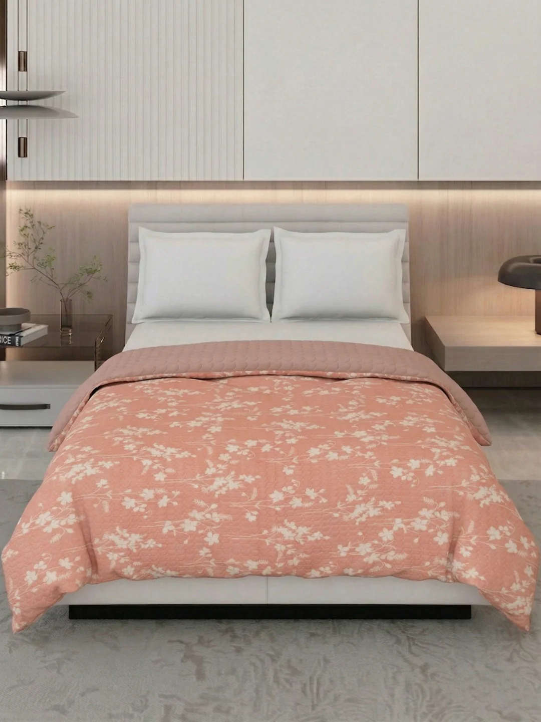 Premium Interlocking Motif Double Bed 3 Ply 200 GSM Comforter Cozy Flannel Collection Weight 2.8 kg - Image 3