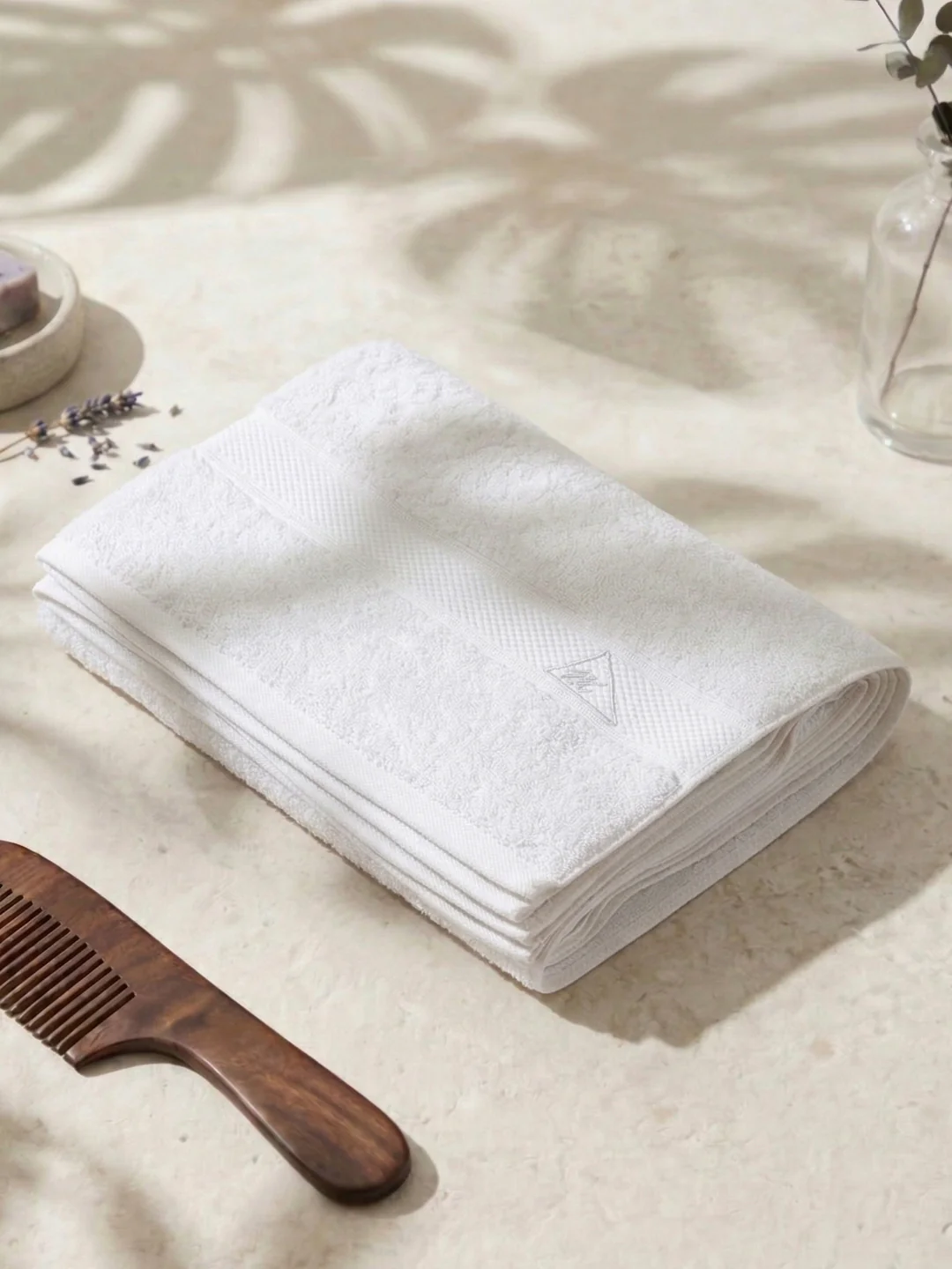 Premium White 100% Cotton Solid 525 GSM Bath Towel Iris 1 Pc Pvc Pack - Image 2