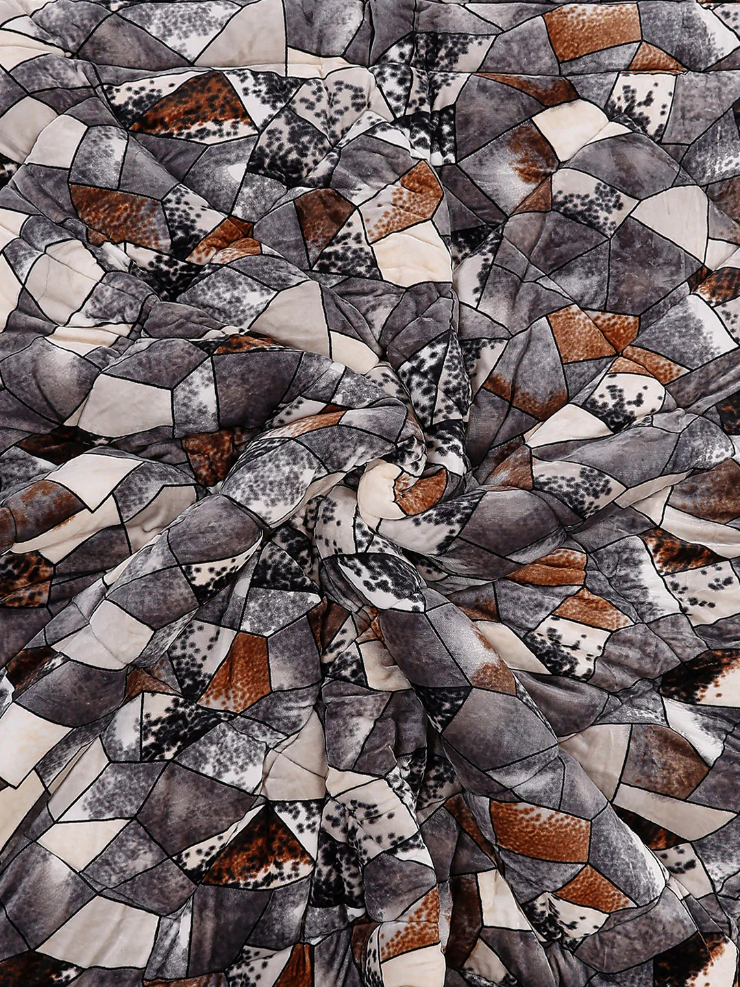 Printed Double Bed 1061 GSM Comforter for Winter - (Wisdom Gold) - Image 6