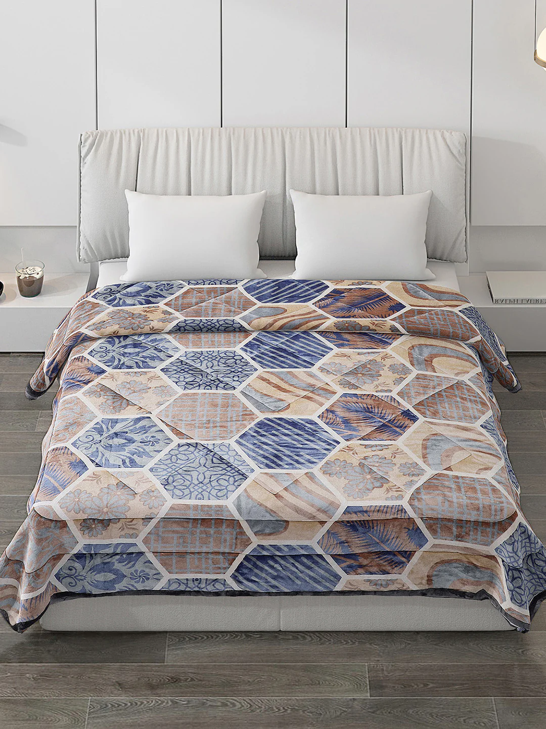 Printed 100% Polyester Double Bed Comforter for Winter - Image 2