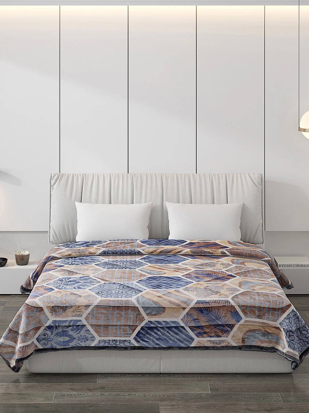 Printed 100% Polyester Double Bed Comforter for Winter - Image 3