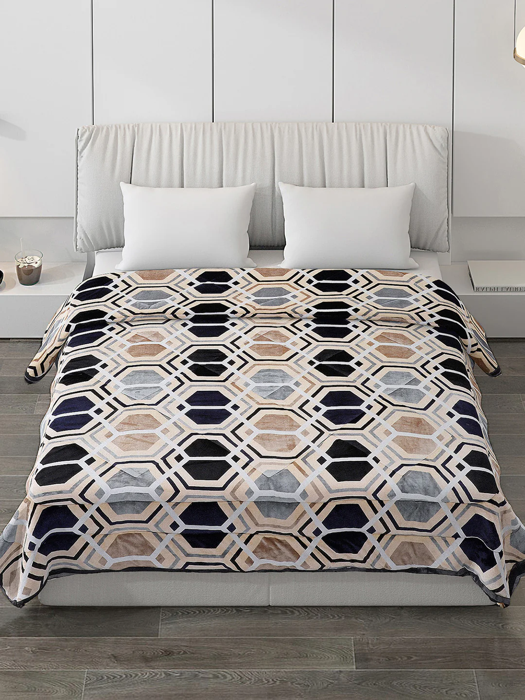 Printed 100% Polyester Double Bed Comforter for Winter - Image 2