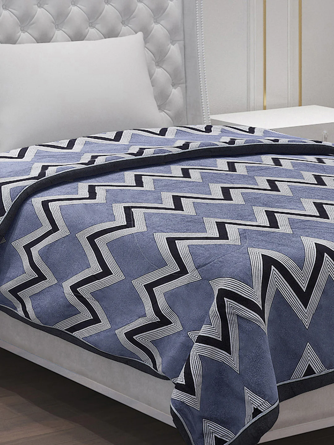 Printed 100% Polyester Single Bed Comforter for AC Room - Image 4