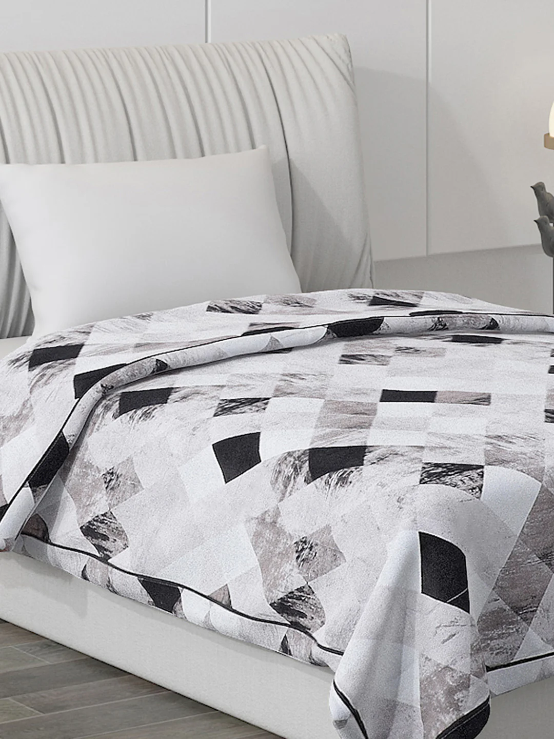 Printed 100% Polyester Single Bed Comforter for AC Room - Image 4