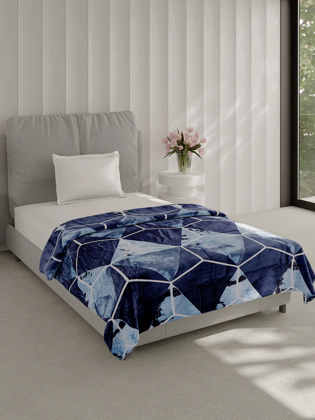 Printed Single Bed 240 GSM Blanket for AC Room - (Fuzzy) - Image 4