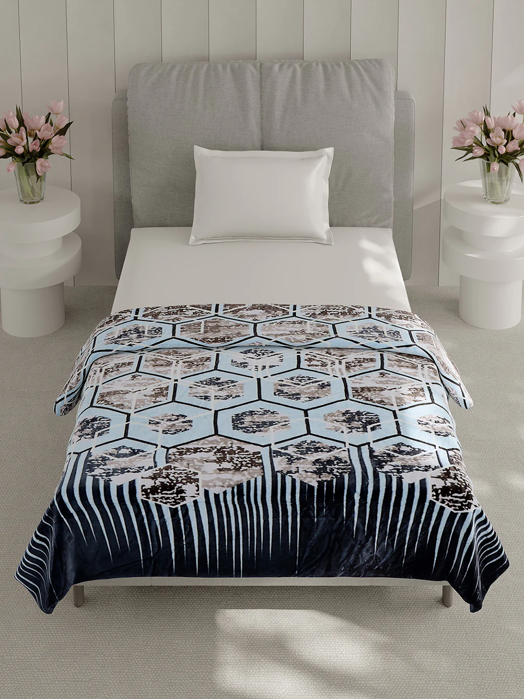 Printed Single Bed 240 GSM Blanket for AC Room - (Fuzzy) - Image 2