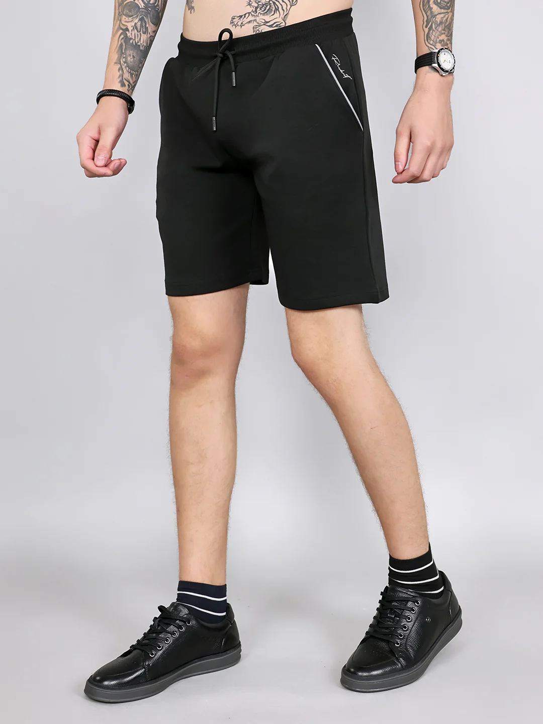 Rock.it Men Black Solid Regular Fit Shorts - Image 2