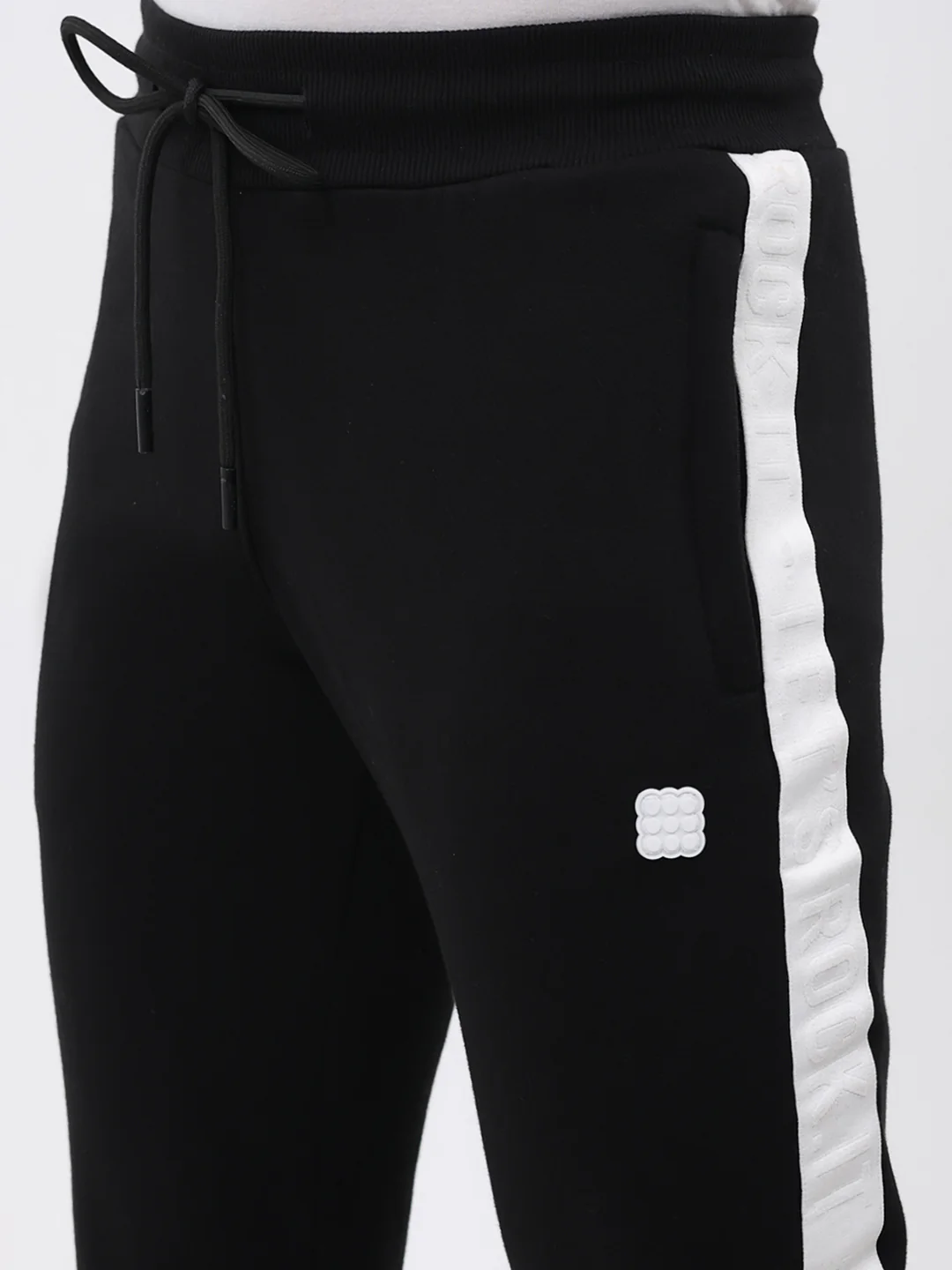 Rock.it Men Black Solid Round Neck Full Sleeve Winter Tracksuit - Image 8
