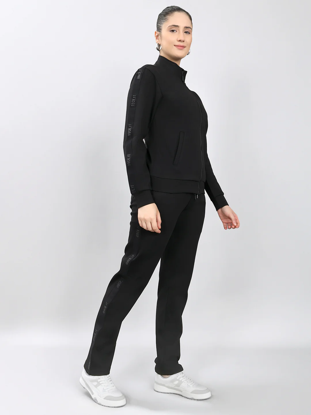 Rock.it Women Black Solid Collar Full Sleeve Winter Tracksuit - Image 3