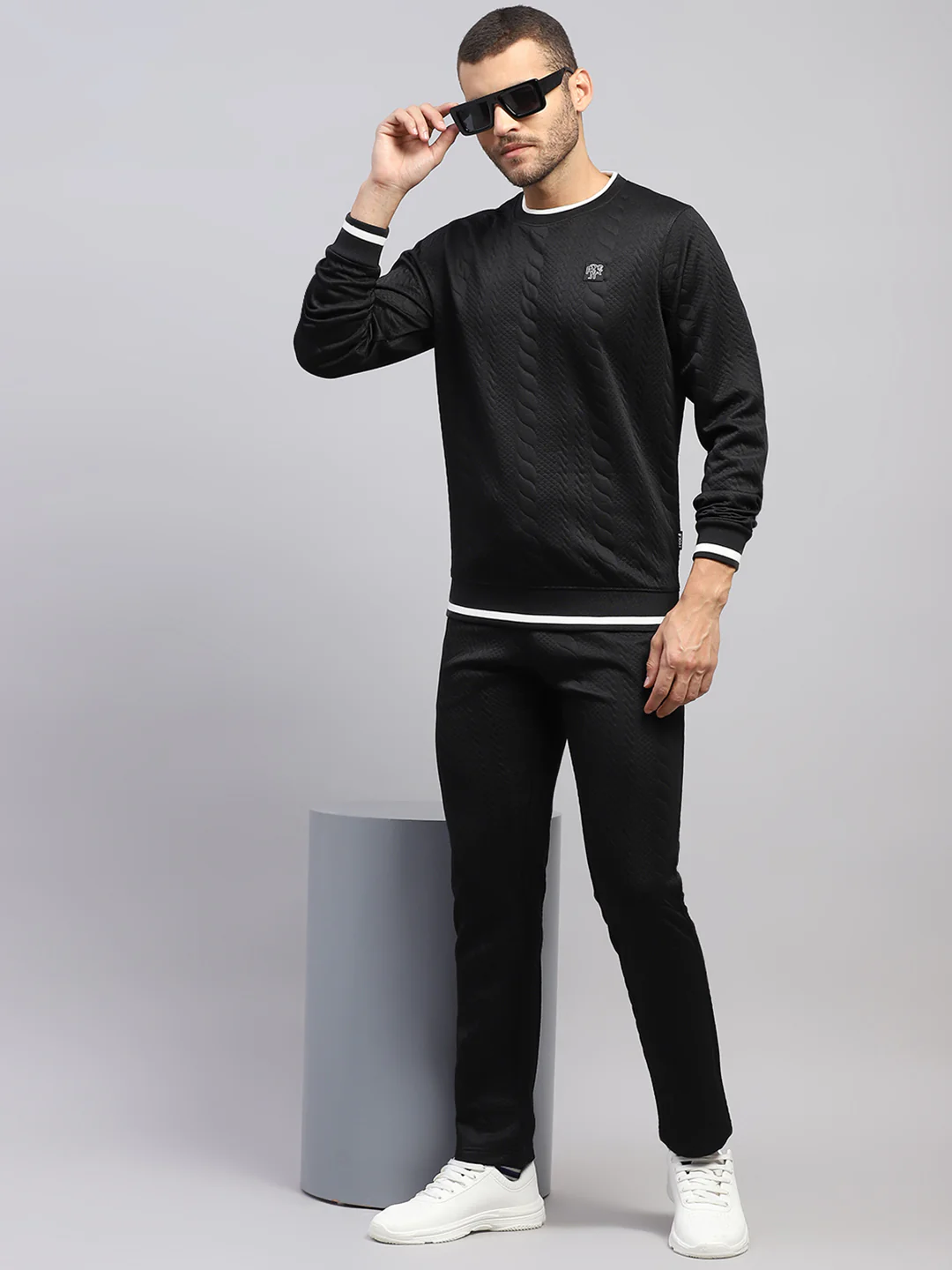 Rock.it Men Black Self Design Round Neck Sleeveless Winter Tracksuit - Image 2