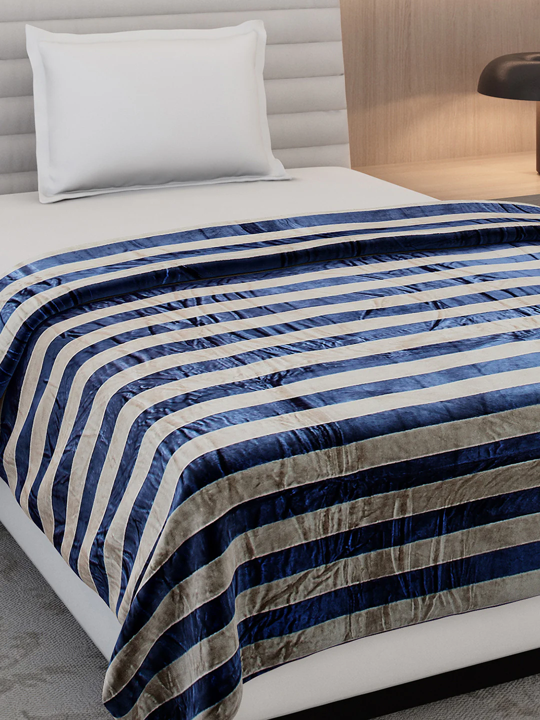 Striped Single Bed 300 GSM Blanket for AC Room - (Tribal) - Image 4