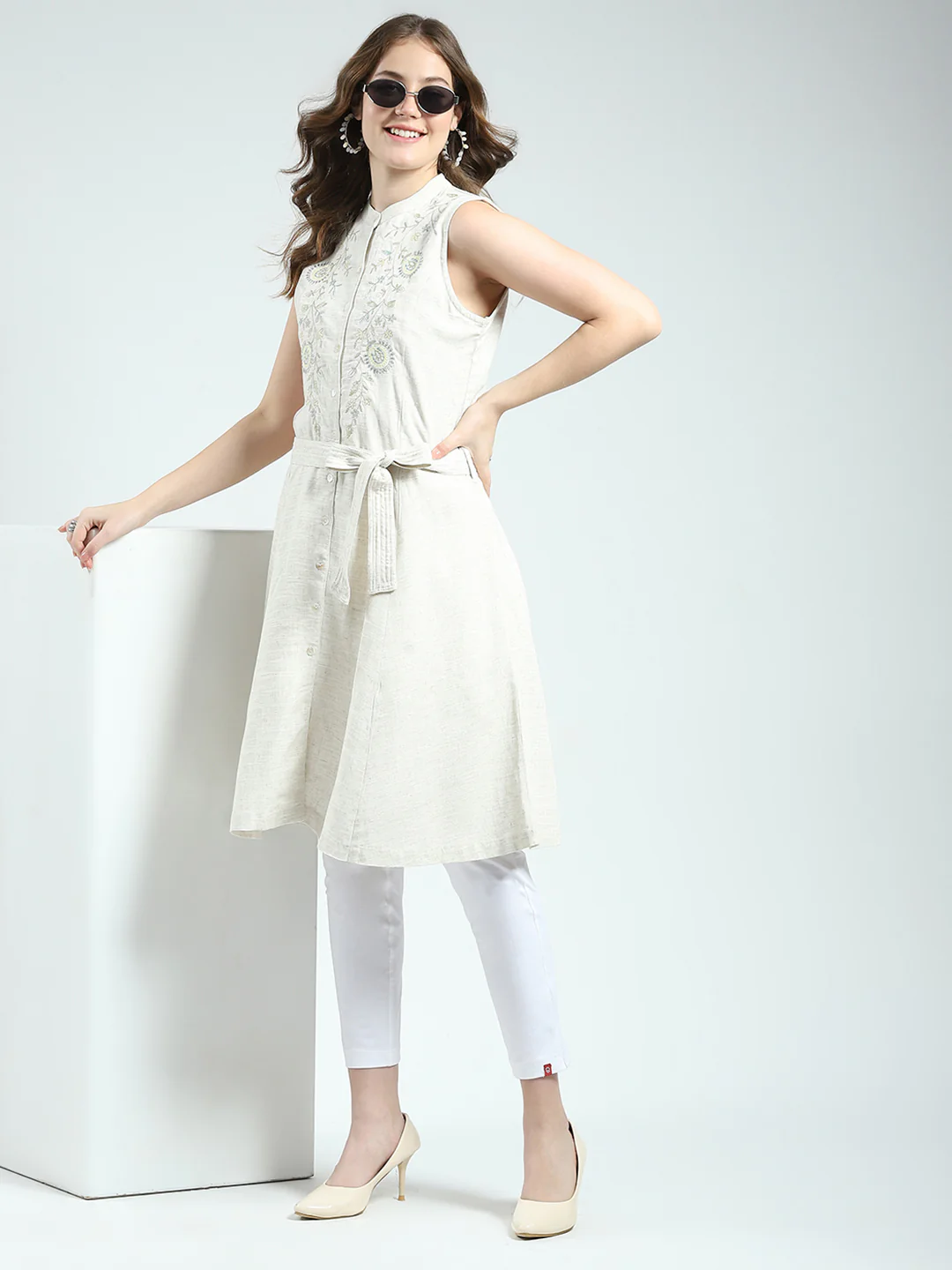 Women Beige Embroidered Round Neck Sleeveless Tunic - Image 2