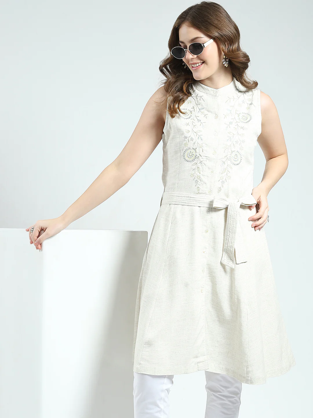 Women Beige Embroidered Round Neck Sleeveless Tunic - Image 6