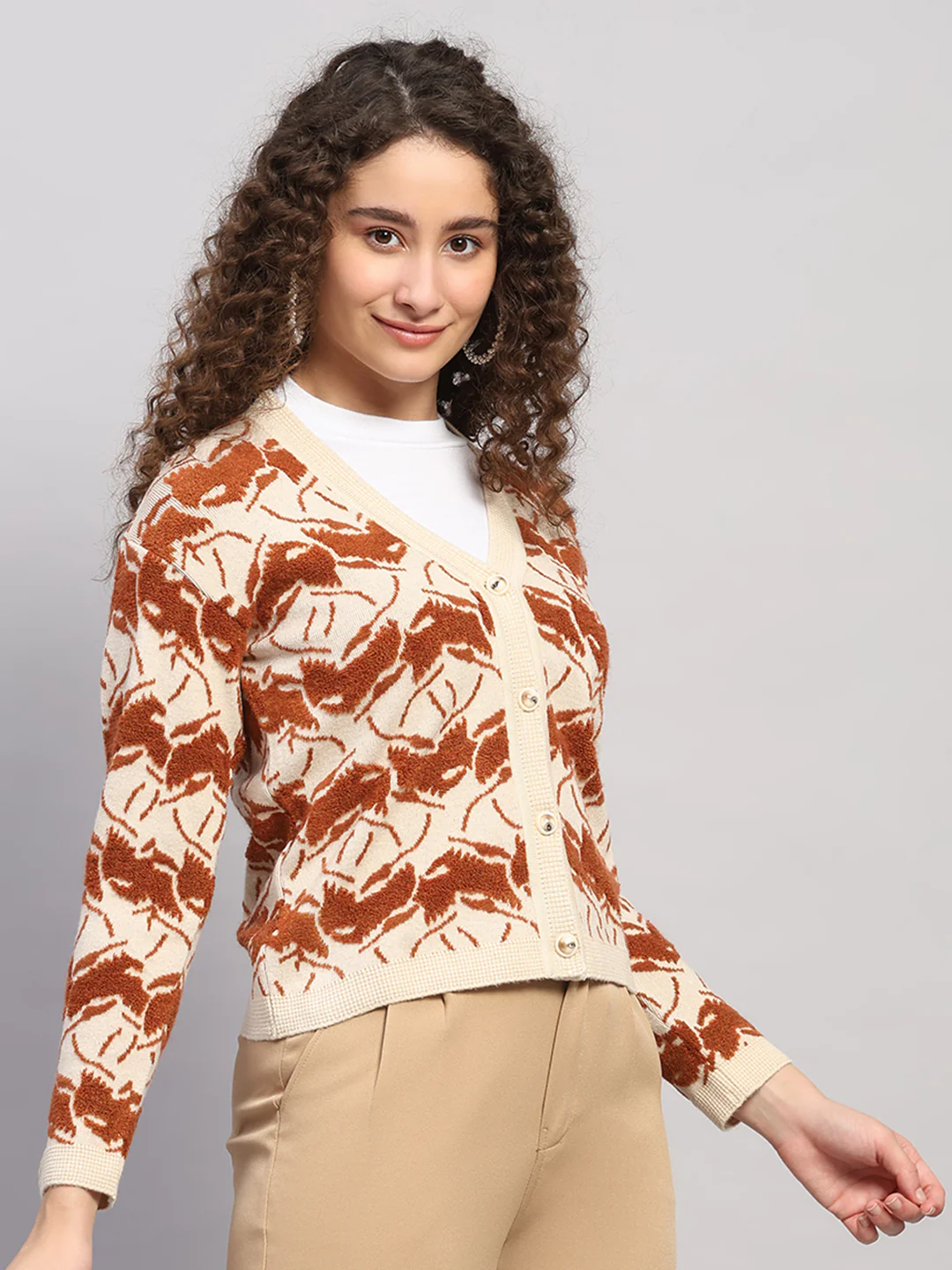 Women Beige Jaquard V Neck Full Sleeve Cardigan - Image 4