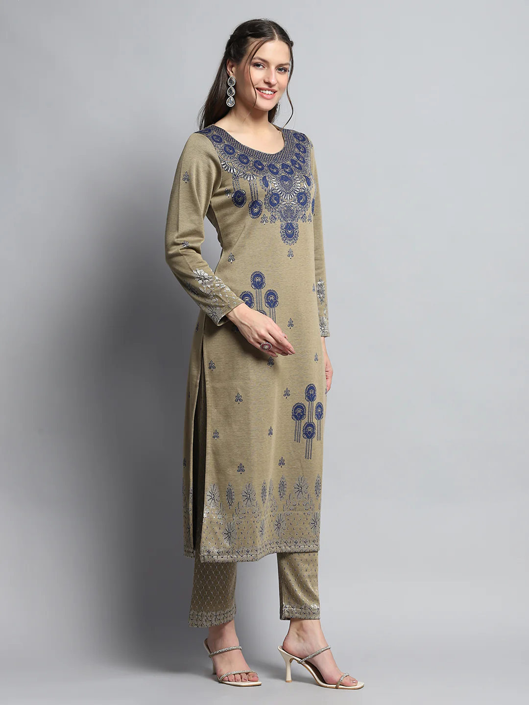 Women Beige Self Design Round Neck Full Sleeve Kurti Set for Winter - Image 4
