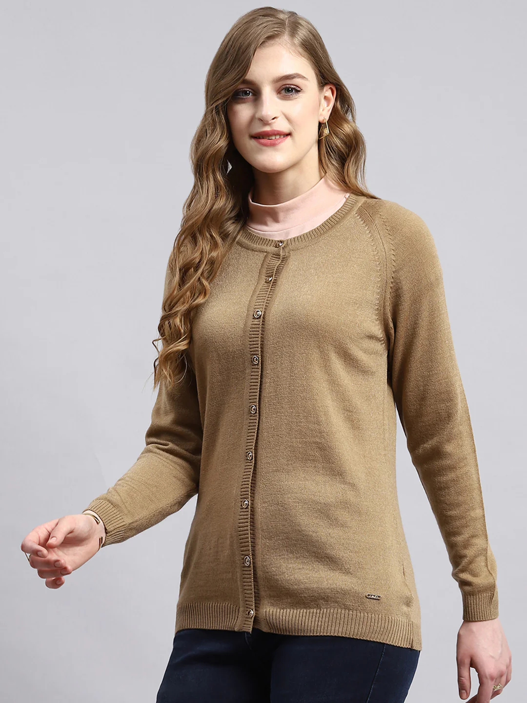 Women Beige Solid Cardigan - Image 4