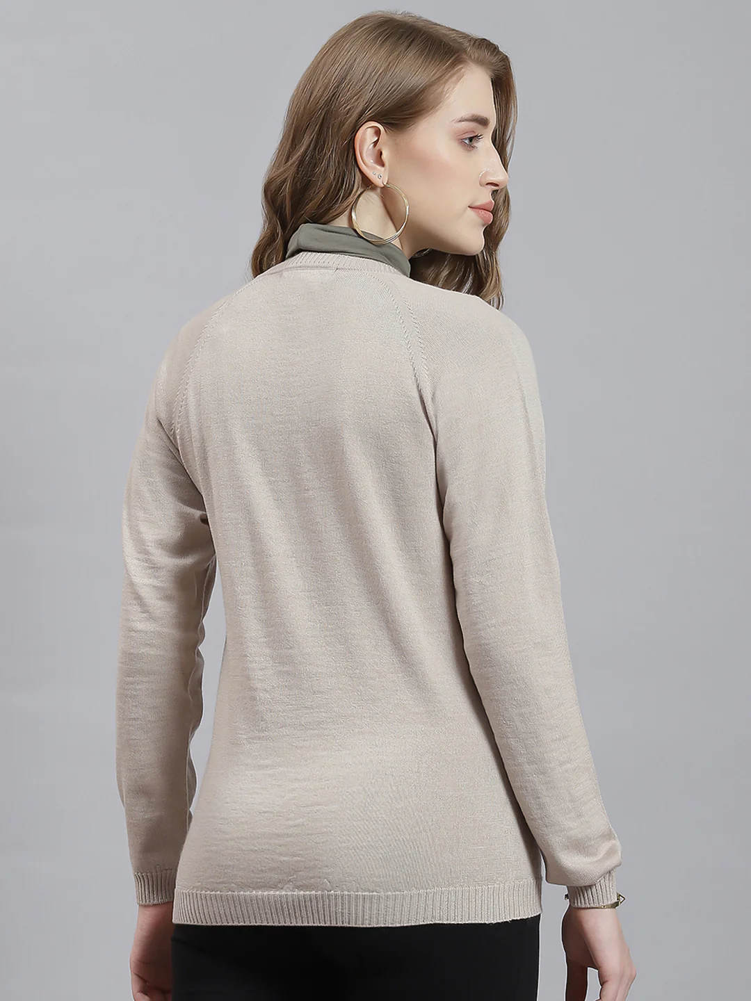 Women Beige Solid Cardigan - Image 5