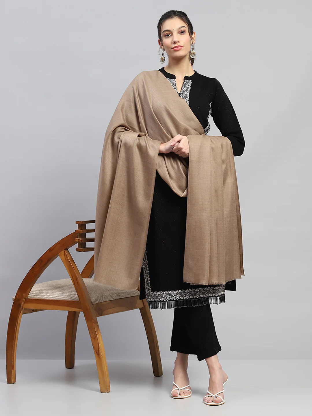 Women Beige Solid Reversible Shawl - Image 5