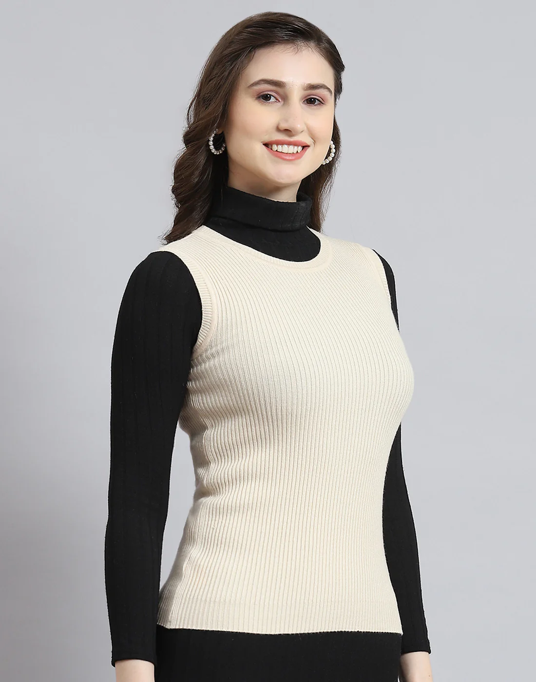 Women Beige Solid Round Neck Sleeveless Sweater - Image 4