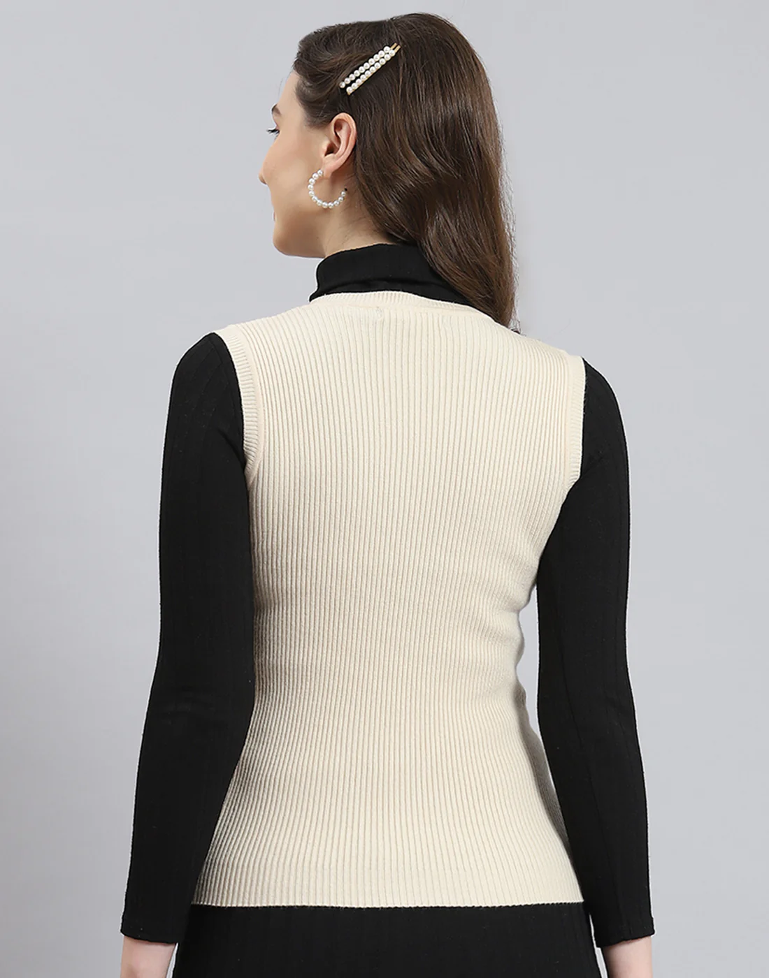 Women Beige Solid Round Neck Sleeveless Sweater - Image 6