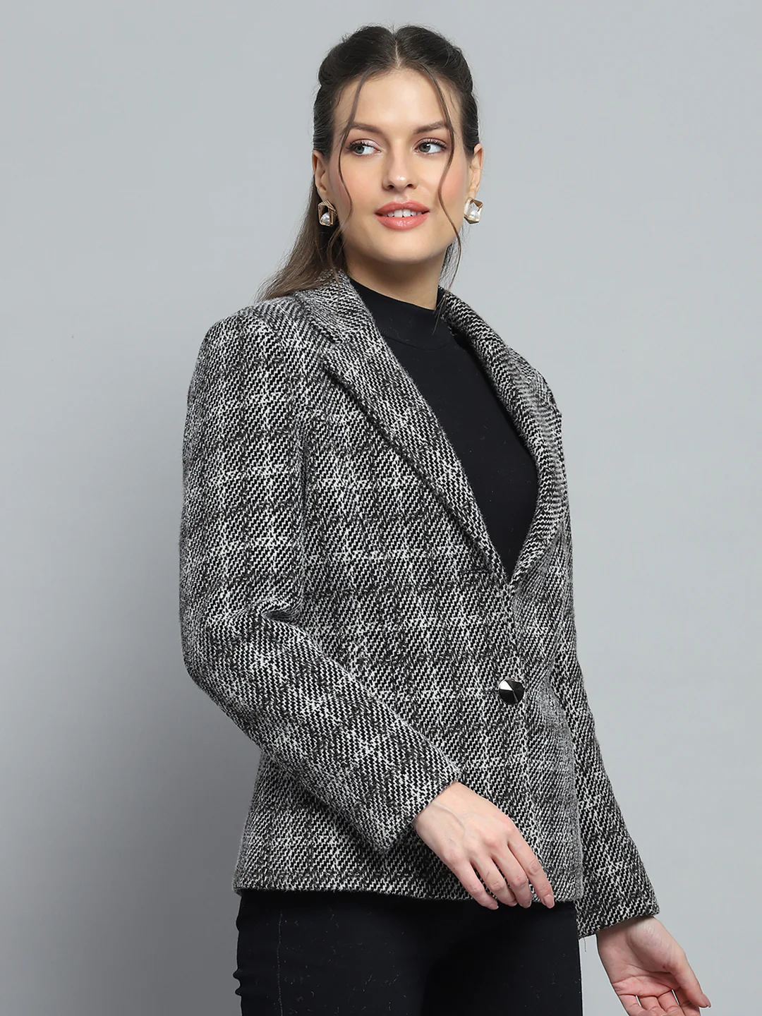 Women Black Check Notch Lapel Collar Full Sleeve Coat - Image 4