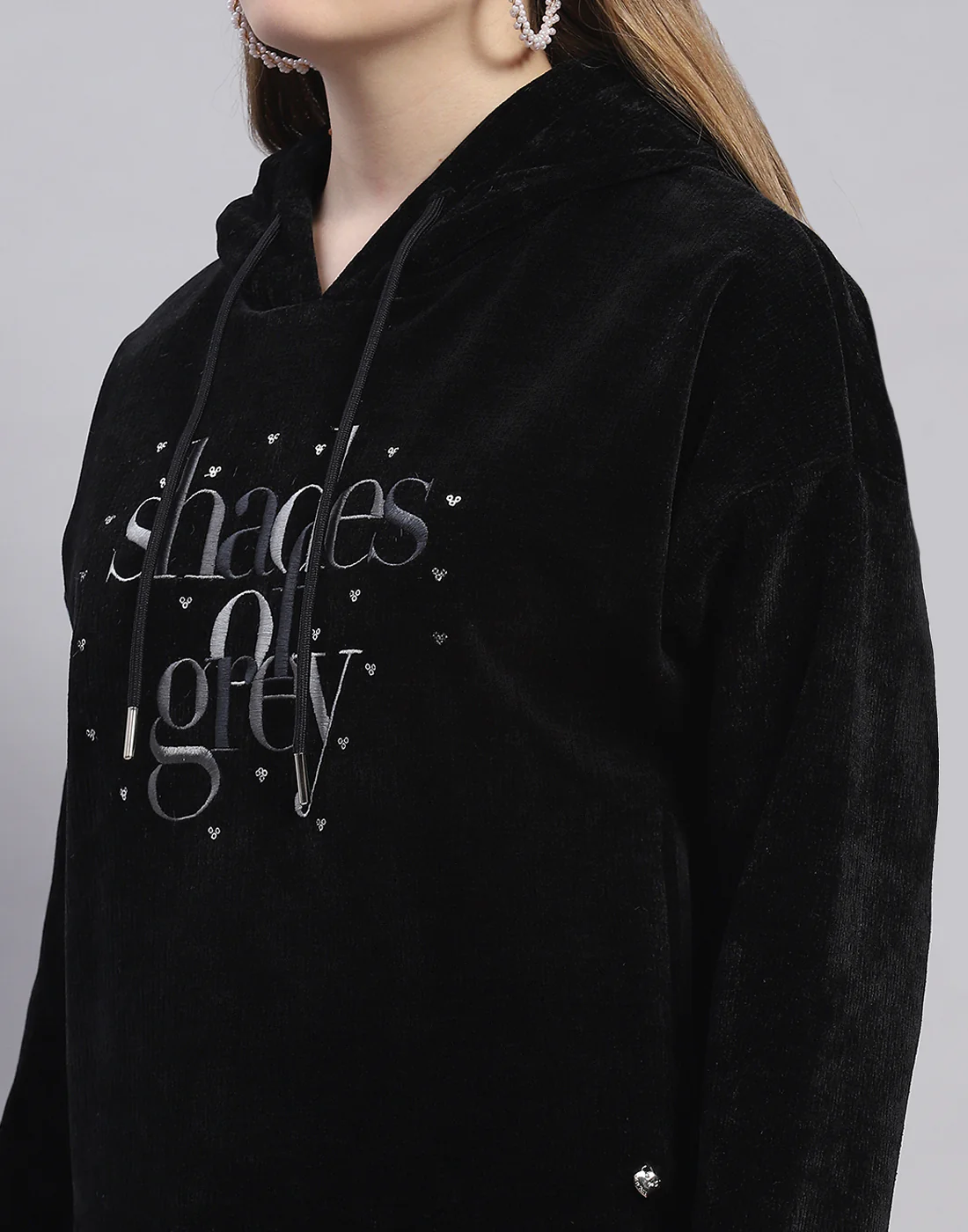Women Black Embroidered Hooded Full Sleeve Sweatshirt - Image 7