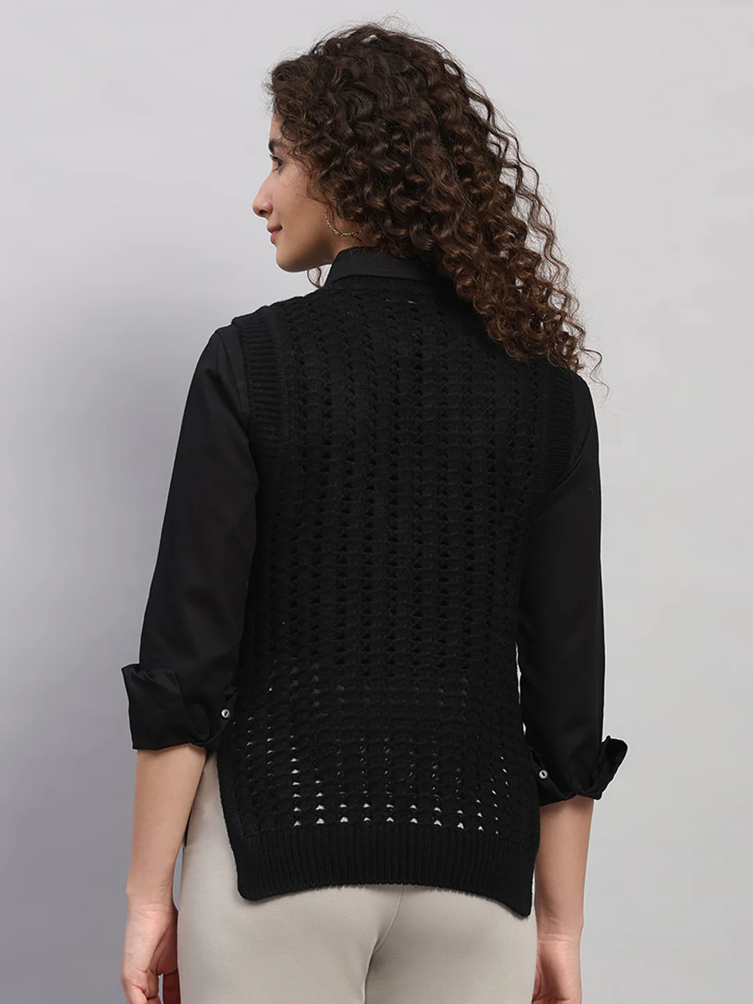 Women Black Jaquard Round Neck Sleeveless Winter Top - Image 5