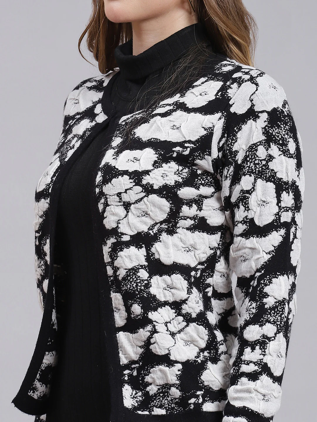Women Black Jaquard Wool blend Cardigan - Image 6